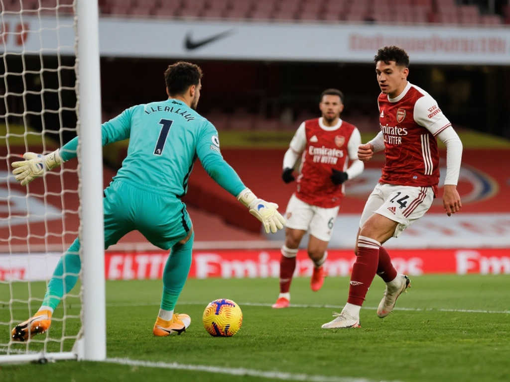 上半场拉亚献关键助攻，阿森纳暂缺身影